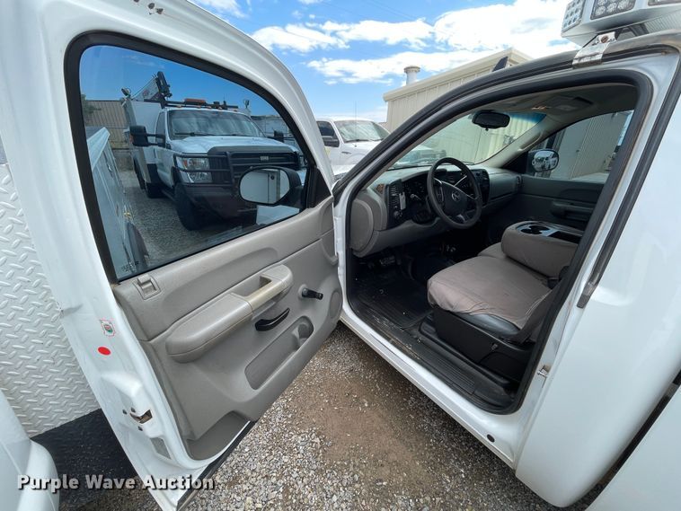 image for item KM9860 2007 GMC Sierra 1500  pickup truck