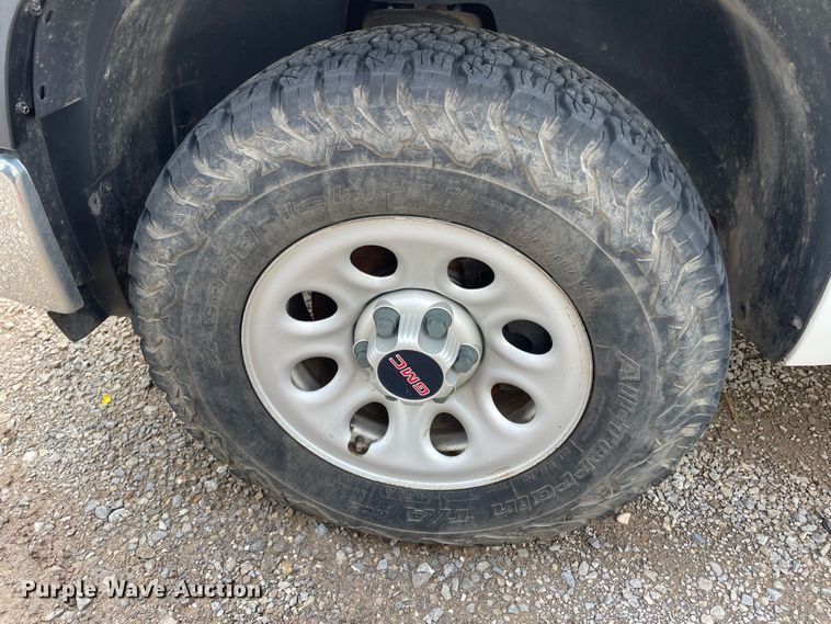 image for item KM9860 2007 GMC Sierra 1500  pickup truck