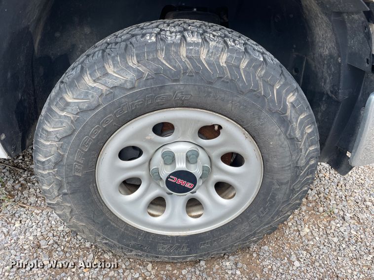 image for item KM9860 2007 GMC Sierra 1500  pickup truck