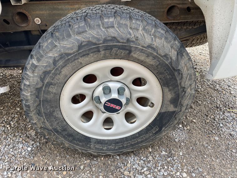 image for item KM9860 2007 GMC Sierra 1500  pickup truck