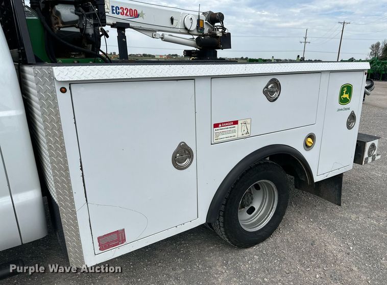 image for item KM9862 2014 Ford F350 Super Duty  utility bed pickup truck