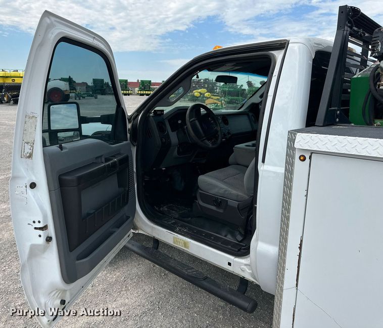 image for item KM9862 2014 Ford F350 Super Duty  utility bed pickup truck