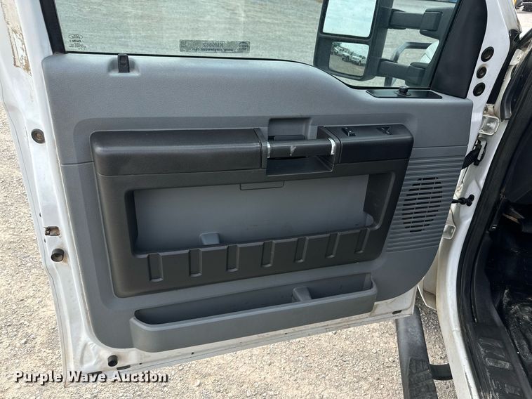 image for item KM9862 2014 Ford F350 Super Duty  utility bed pickup truck