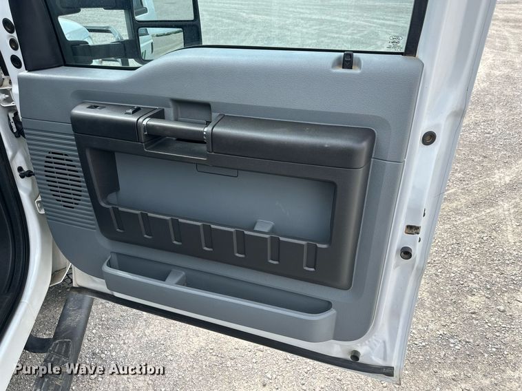 image for item KM9862 2014 Ford F350 Super Duty  utility bed pickup truck