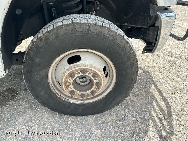 image for item KM9862 2014 Ford F350 Super Duty  utility bed pickup truck