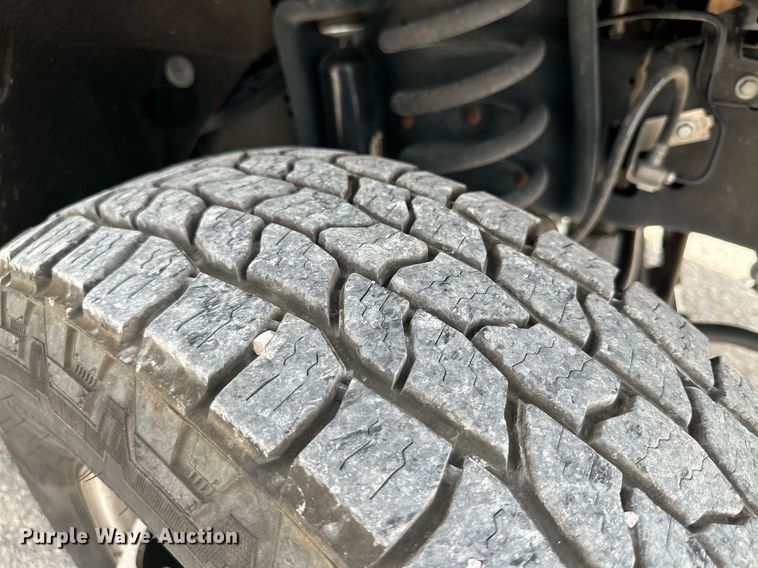 image for item KM9862 2014 Ford F350 Super Duty  utility bed pickup truck