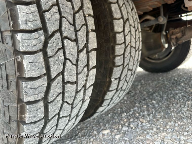 image for item KM9862 2014 Ford F350 Super Duty  utility bed pickup truck