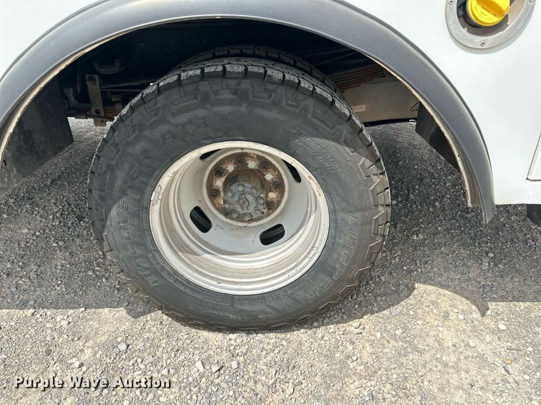 image for item KM9862 2014 Ford F350 Super Duty  utility bed pickup truck