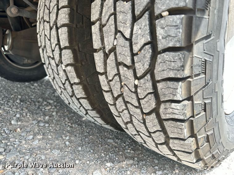 image for item KM9862 2014 Ford F350 Super Duty  utility bed pickup truck