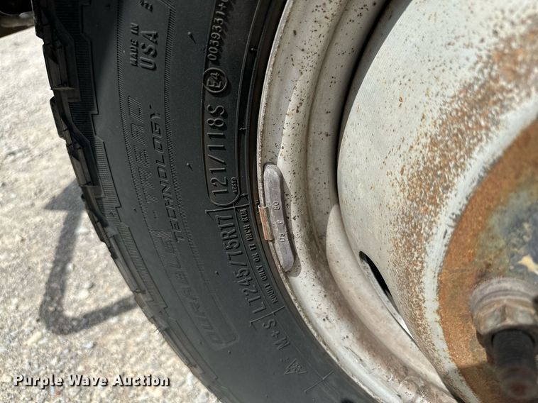 image for item KM9862 2014 Ford F350 Super Duty  utility bed pickup truck