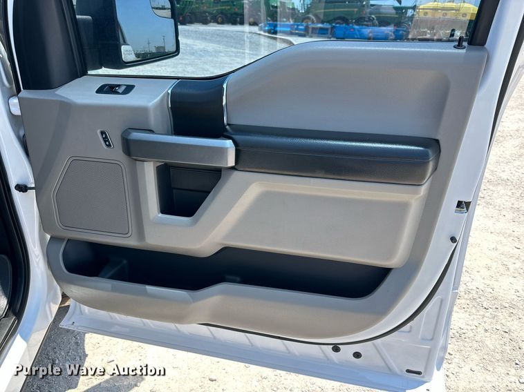 image for item KM9907 2017 Ford F150  SuperCrew pickup truck