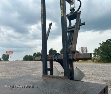 image for item KW9209 2005 Sterling LT  crane truck