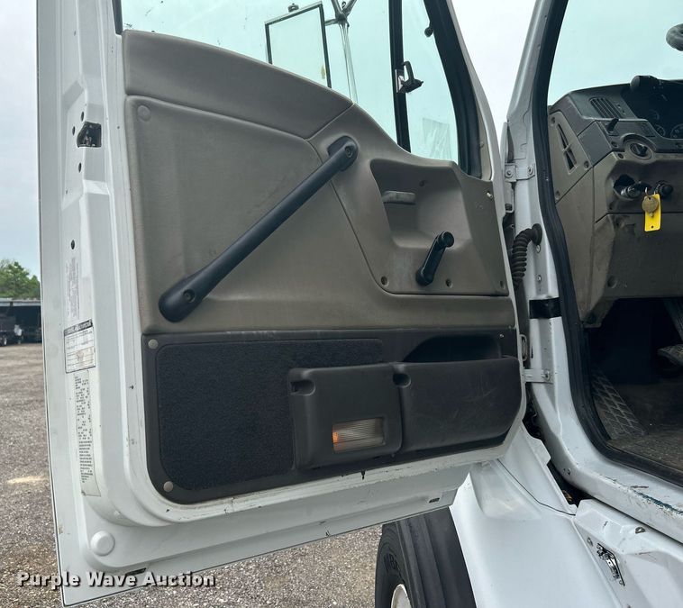 image for item KW9209 2005 Sterling LT  crane truck