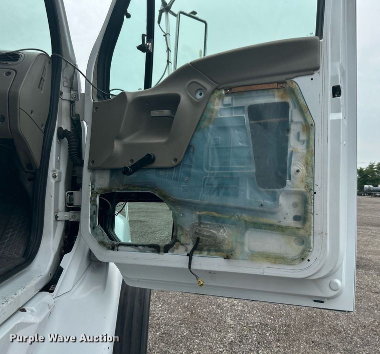 image for item KW9209 2005 Sterling LT  crane truck