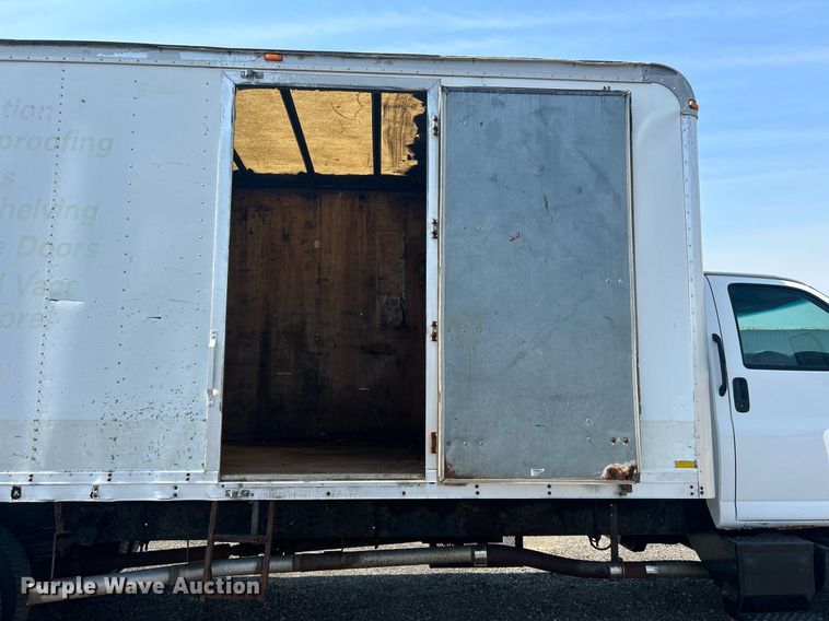 image for item KW9220 2006 GMC C7500  box truck