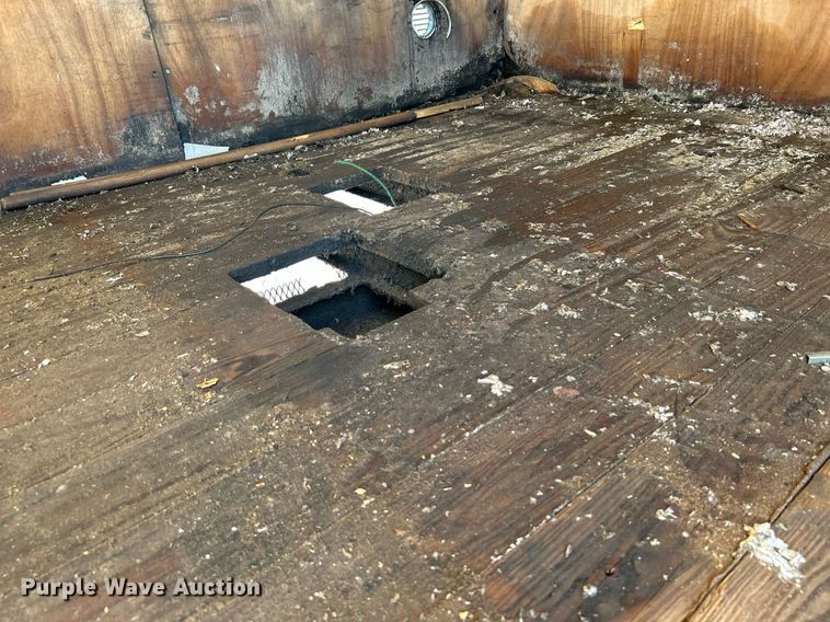 image for item KW9220 2006 GMC C7500  box truck