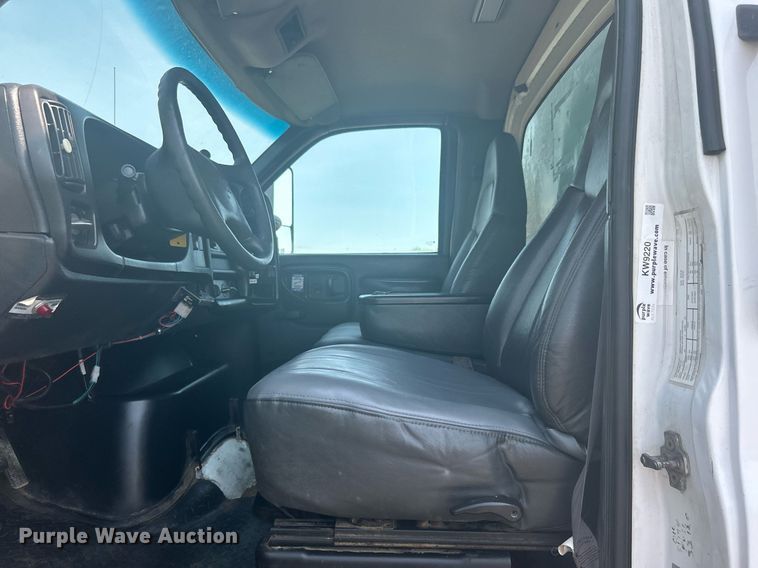 image for item KW9220 2006 GMC C7500  box truck