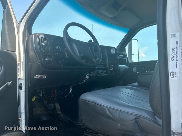 image for item KW9220 2006 GMC C7500  box truck