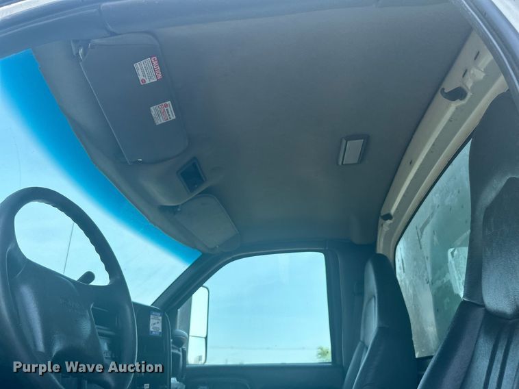 image for item KW9220 2006 GMC C7500  box truck