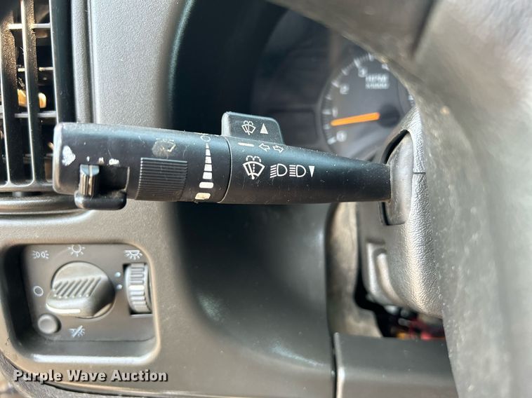 image for item KW9220 2006 GMC C7500  box truck