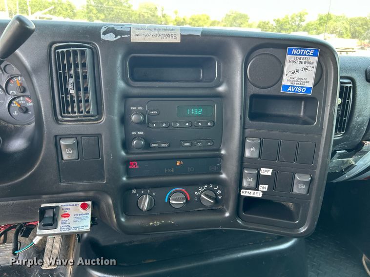 image for item KW9220 2006 GMC C7500  box truck