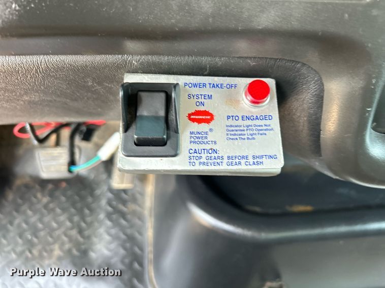 image for item KW9220 2006 GMC C7500  box truck