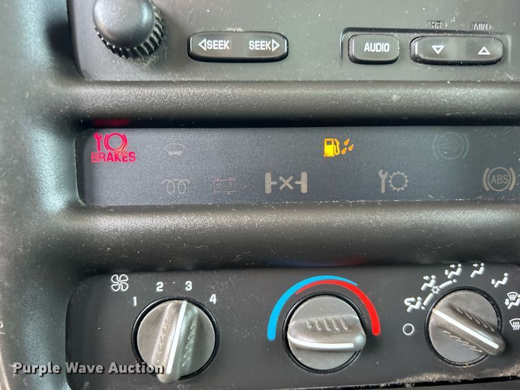 image for item KW9220 2006 GMC C7500  box truck