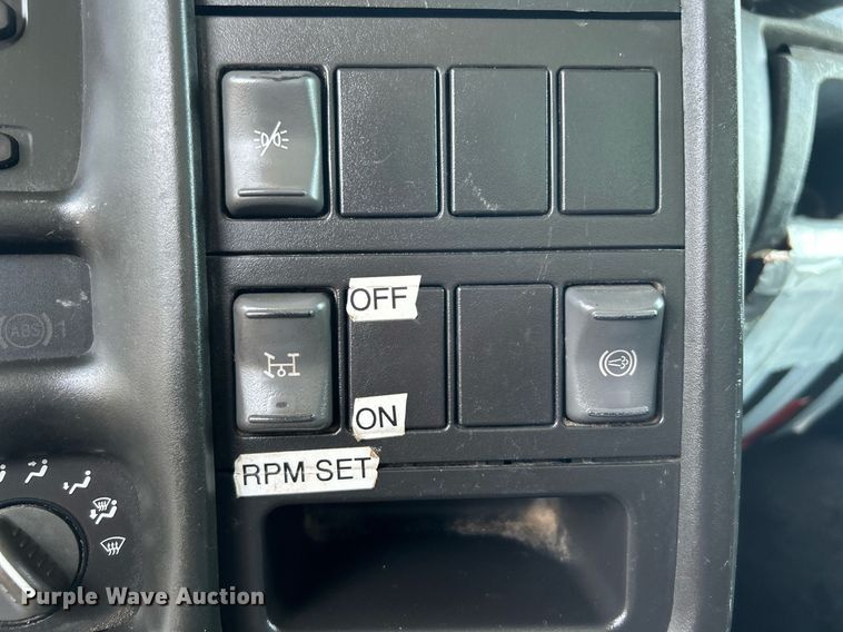 image for item KW9220 2006 GMC C7500  box truck