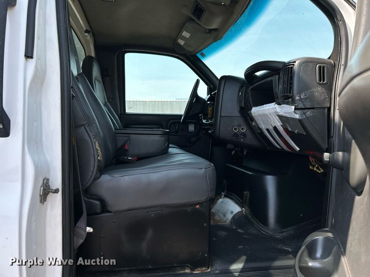 image for item KW9220 2006 GMC C7500  box truck