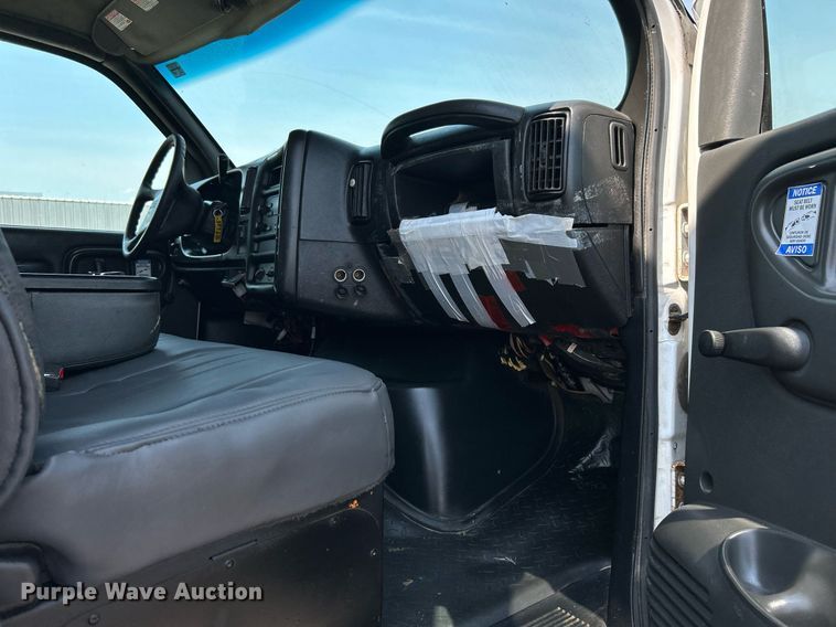 image for item KW9220 2006 GMC C7500  box truck