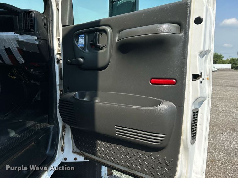 image for item KW9220 2006 GMC C7500  box truck