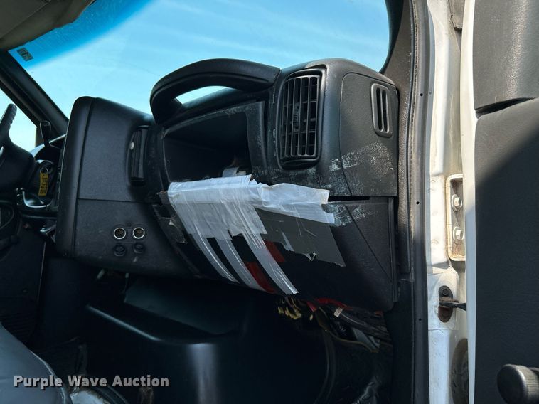 image for item KW9220 2006 GMC C7500  box truck