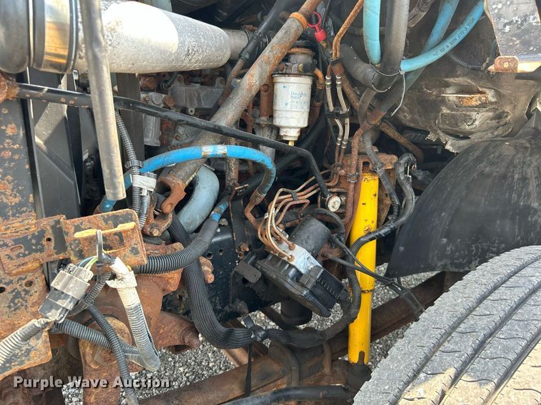 image for item KW9220 2006 GMC C7500  box truck