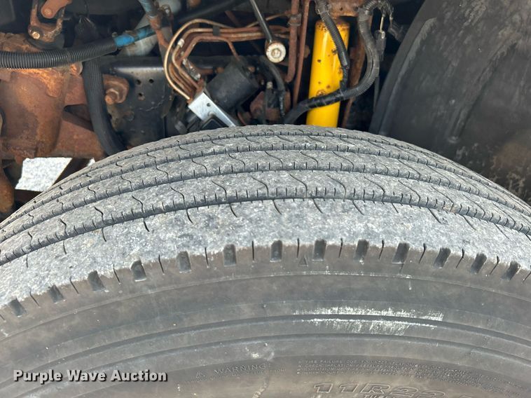 image for item KW9220 2006 GMC C7500  box truck