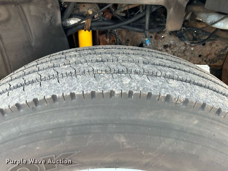 image for item KW9220 2006 GMC C7500  box truck