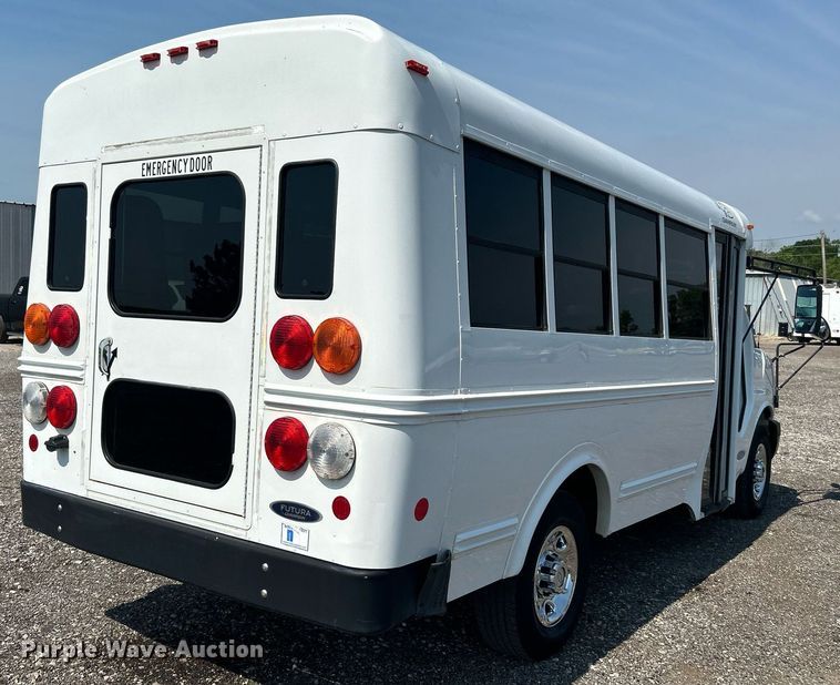 image for item KW9221 2006 Chevrolet Express G3500  school bus