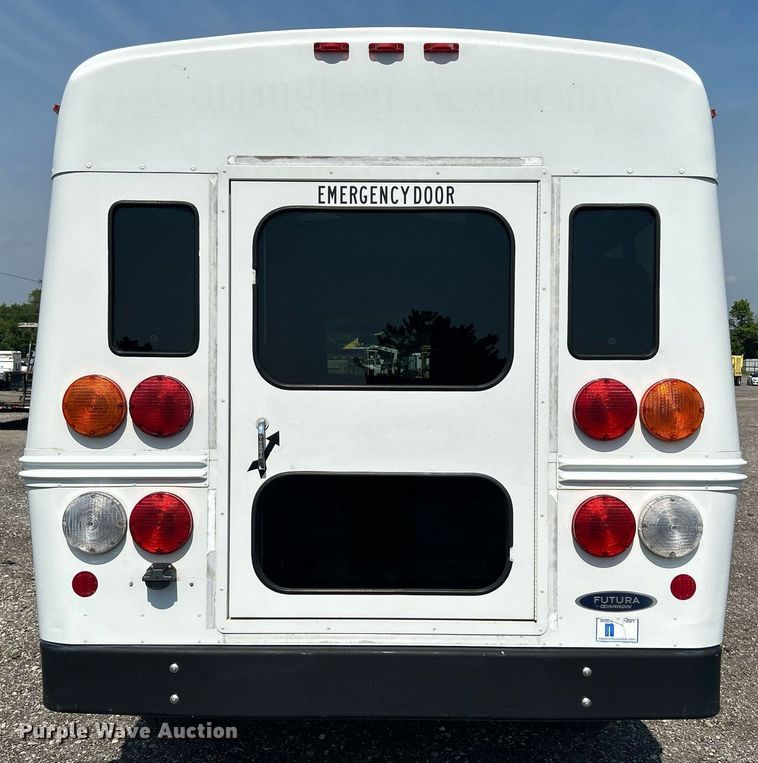 image for item KW9221 2006 Chevrolet Express G3500  school bus