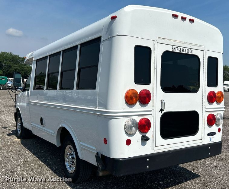 image for item KW9221 2006 Chevrolet Express G3500  school bus