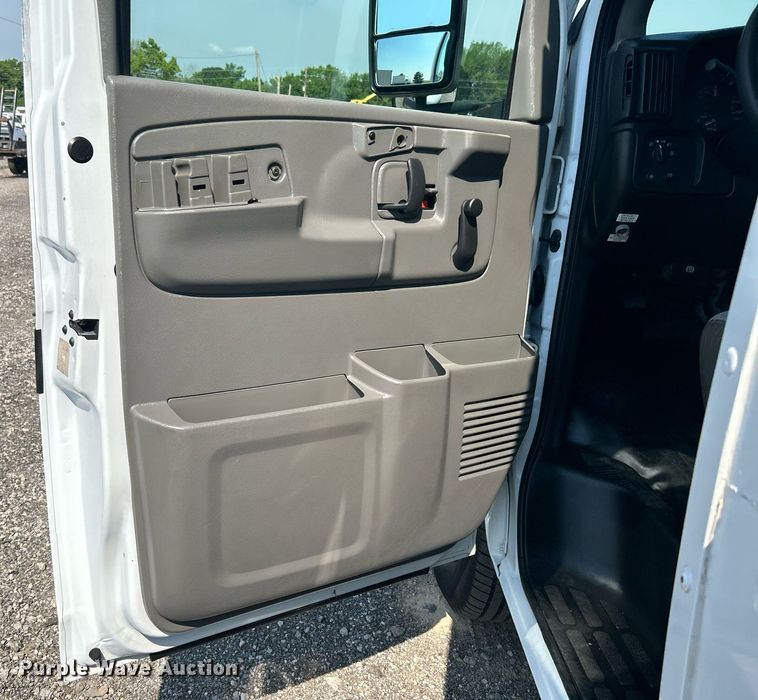 image for item KW9221 2006 Chevrolet Express G3500  school bus