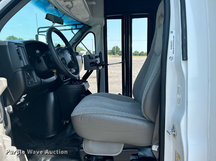 image for item KW9221 2006 Chevrolet Express G3500  school bus