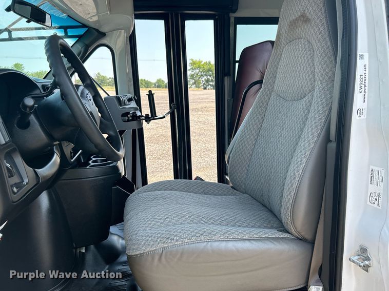 image for item KW9221 2006 Chevrolet Express G3500  school bus