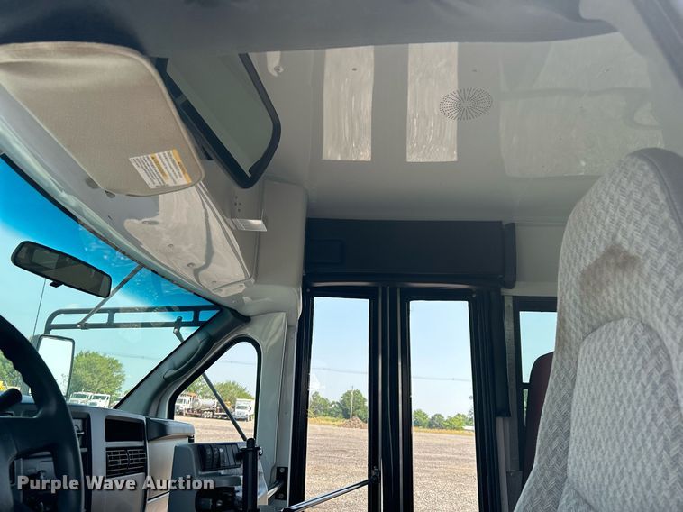 image for item KW9221 2006 Chevrolet Express G3500  school bus