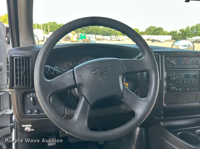 image for item KW9221 2006 Chevrolet Express G3500  school bus