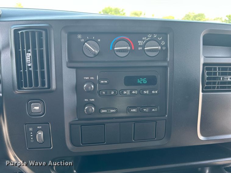 image for item KW9221 2006 Chevrolet Express G3500  school bus