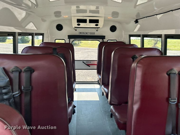 image for item KW9221 2006 Chevrolet Express G3500  school bus