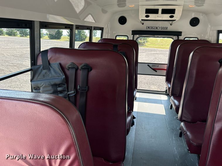 image for item KW9221 2006 Chevrolet Express G3500  school bus