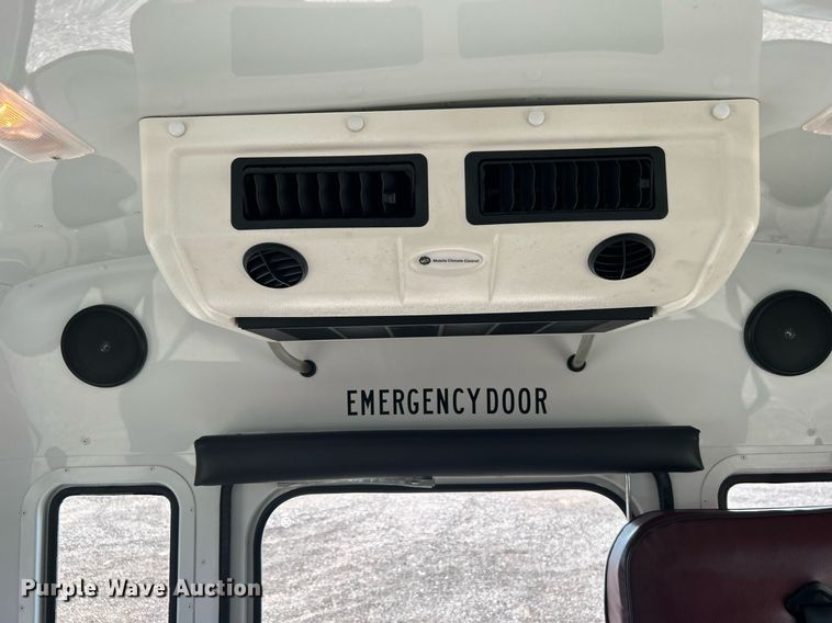 image for item KW9221 2006 Chevrolet Express G3500  school bus