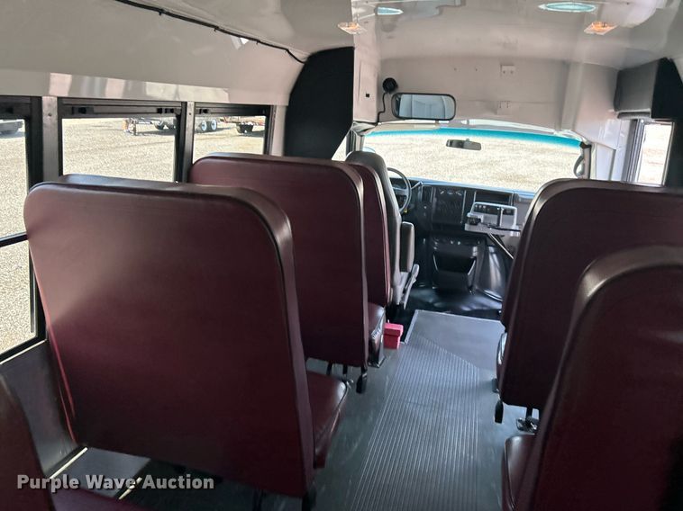 image for item KW9221 2006 Chevrolet Express G3500  school bus