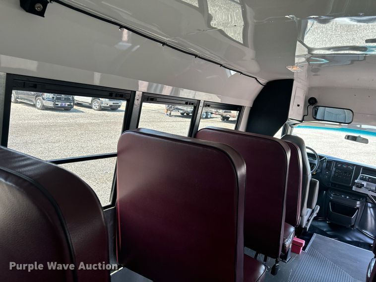 image for item KW9221 2006 Chevrolet Express G3500  school bus