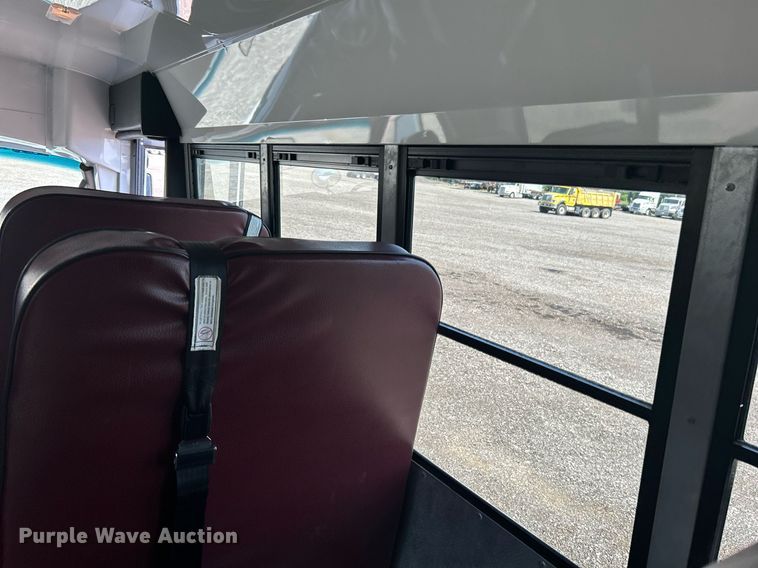 image for item KW9221 2006 Chevrolet Express G3500  school bus